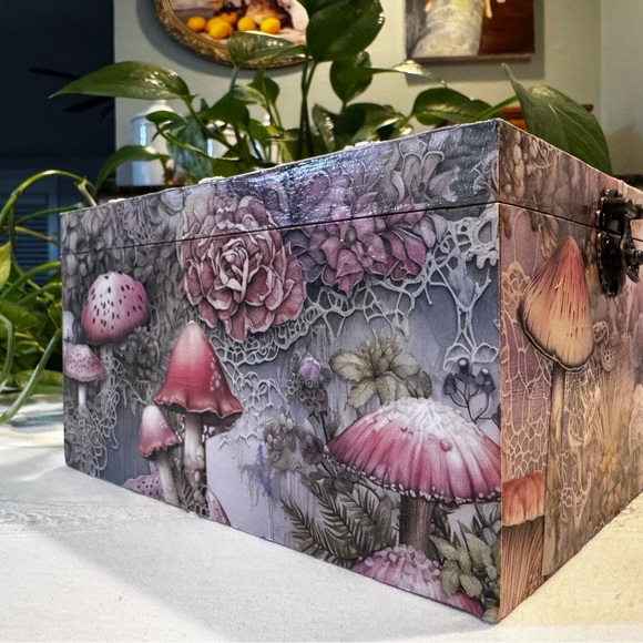 Hand crafted cigar box- Whimsical Butterfly and Mushroom Mixed Media Art - Picture 4 of 8